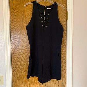 Black romper with pockets and zipper up the back 🖤